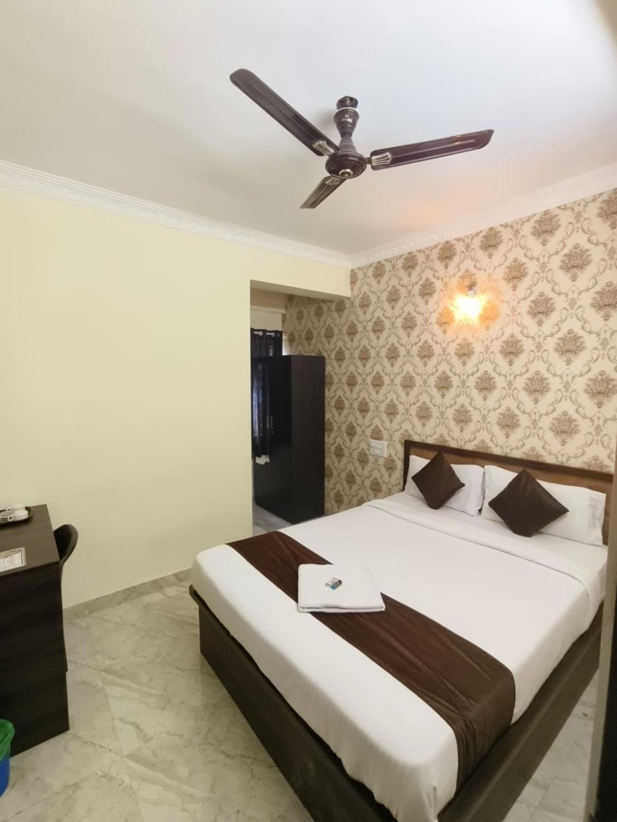 Hotel East Park Electronic City Μπανγκαλόρ Δωμάτιο φωτογραφία