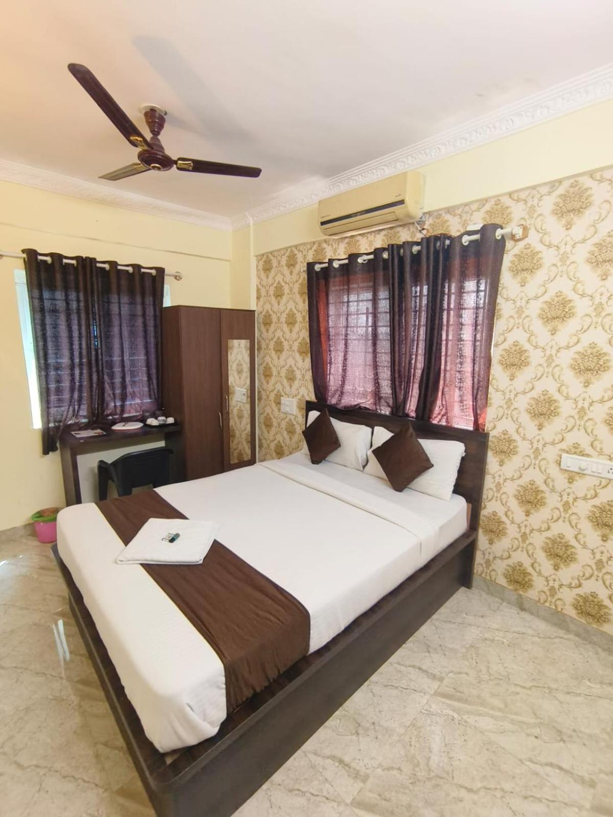 Hotel East Park Electronic City Μπανγκαλόρ Δωμάτιο φωτογραφία