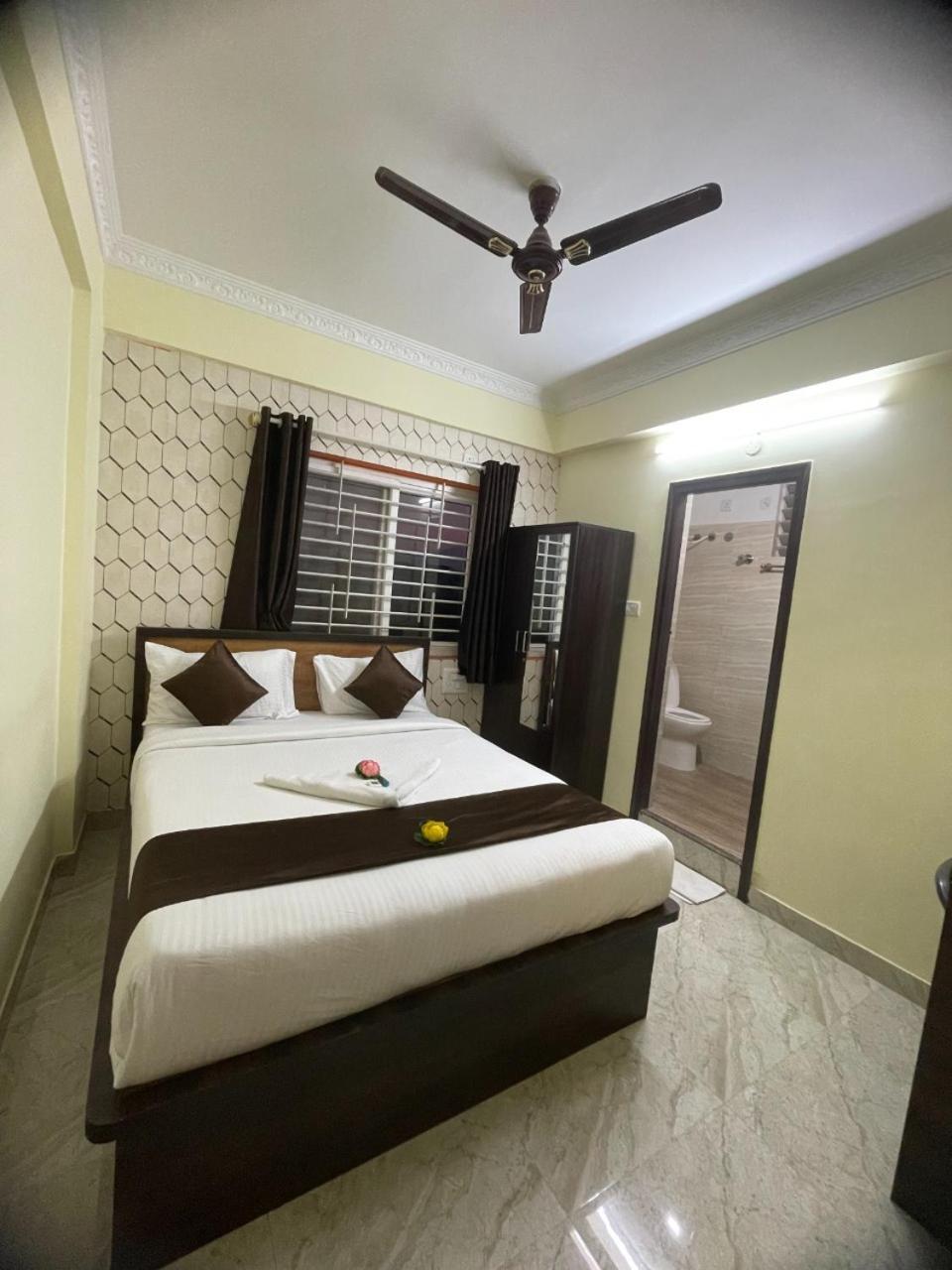 Hotel East Park Electronic City Μπανγκαλόρ Δωμάτιο φωτογραφία